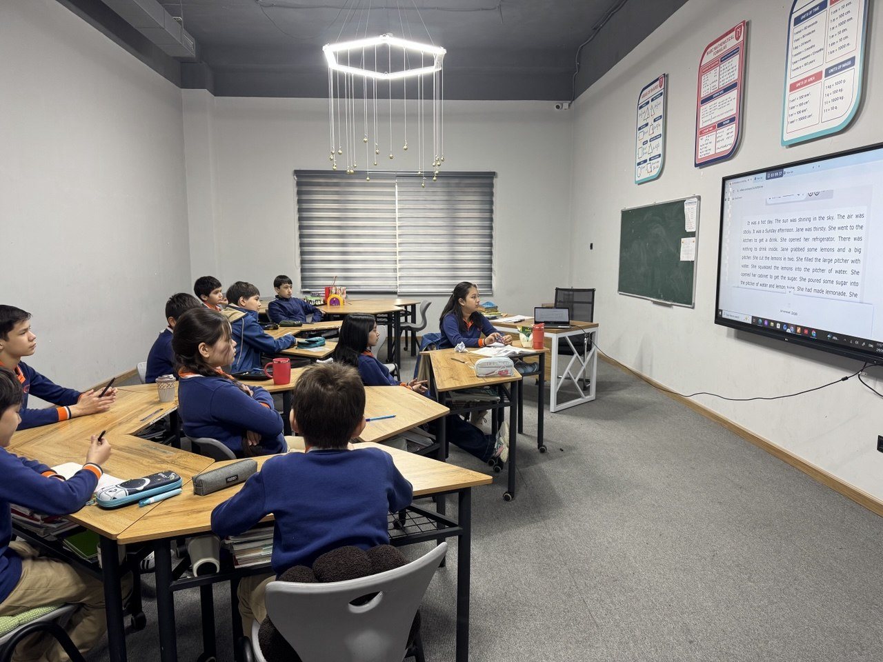 Ellipse classroom with smartboard lesson